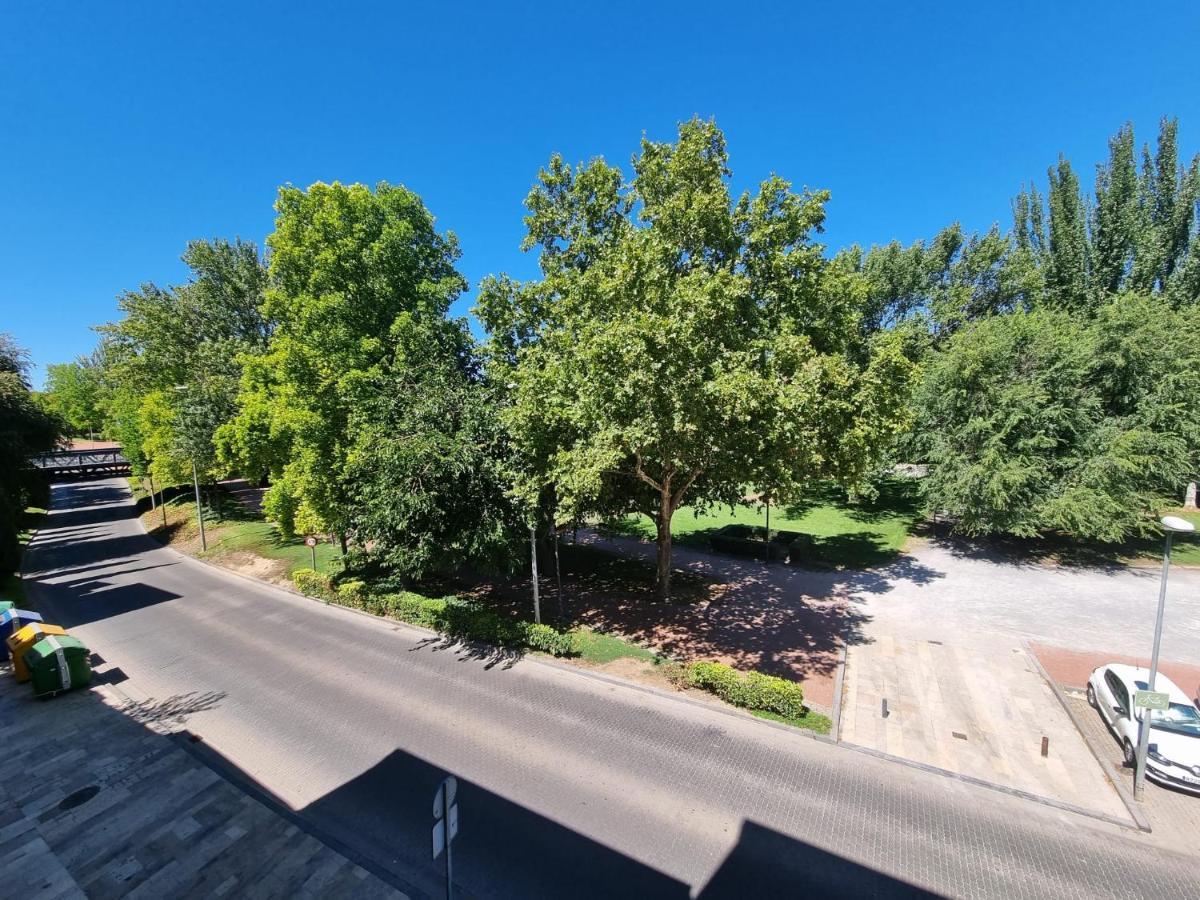 Un Rincon Con Vistas Al Parque Wifi Junto A Catedral By Apartamentos Логроньйо Екстер'єр фото